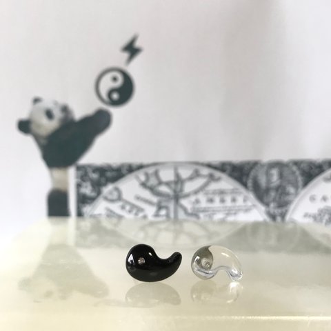 -陰と陽-勾玉の太極図風／Quartz×Onyx／316L-pierce／unisex