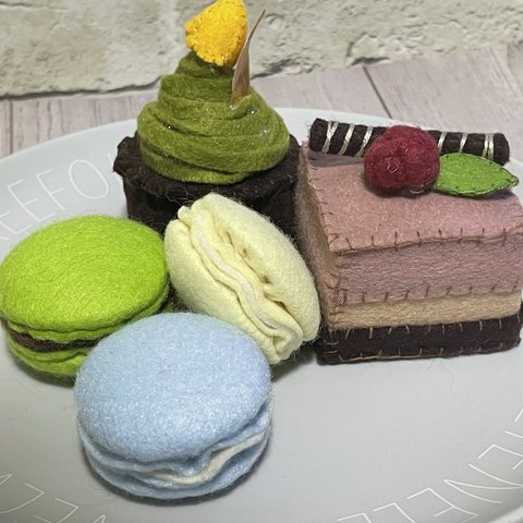 フェルト♛〖マカロン3pieces＆プチケーキ2pieces〗🏷011