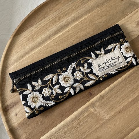 再7）刺繍リボンフラットペンケース