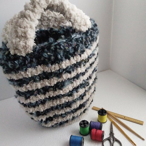 🔴フランス製の黒ミックスループモヘア毛糸の手編みバッグ