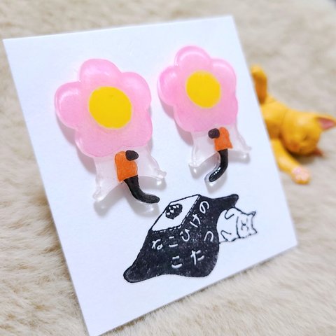 お花 猫 ピアス ✱おもしろピアス ✱ ハンドメイドピアス