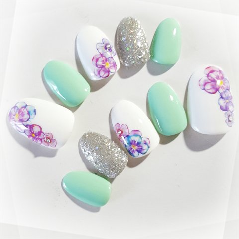 Pansy Nail Pastel Green