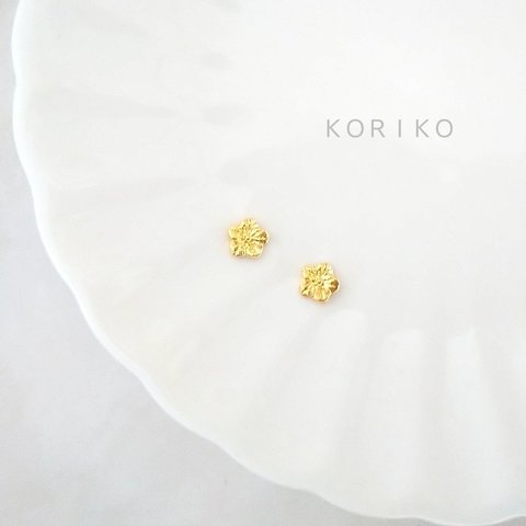 ゴールド×梅の花ピアス/イヤリング＊小ぶり＊フラワー