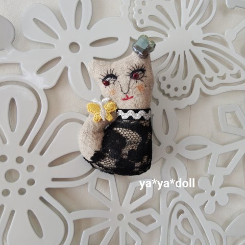 猫人形　ブローチ　リネン黒　ya*ya*doll アクセサリー　猫雑貨