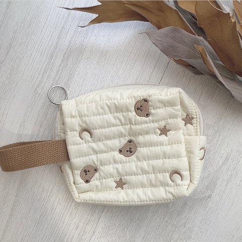 持ち運び便利クマさん刺繍ポーチ🧸出産祝いにも