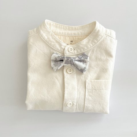 a bow tie or baby clip 