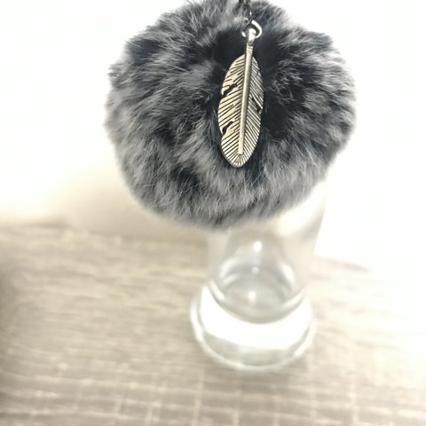 ファーボール　ピアス