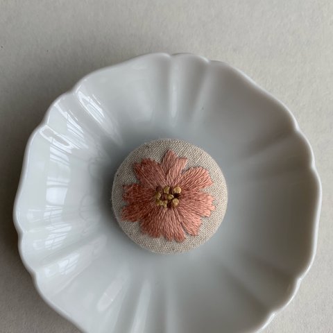 お花刺繍ミニブローチ コスモス