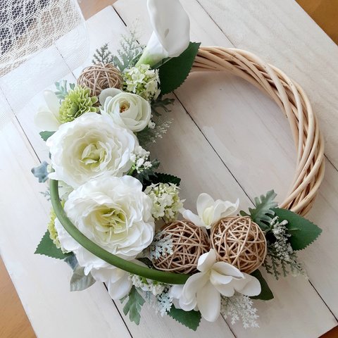 White Rose Garden Wreath（30cm）リースブーケ　玄関リース　リモート部屋　ウエルカムリース　結婚祝い　新築祝い　誕生日