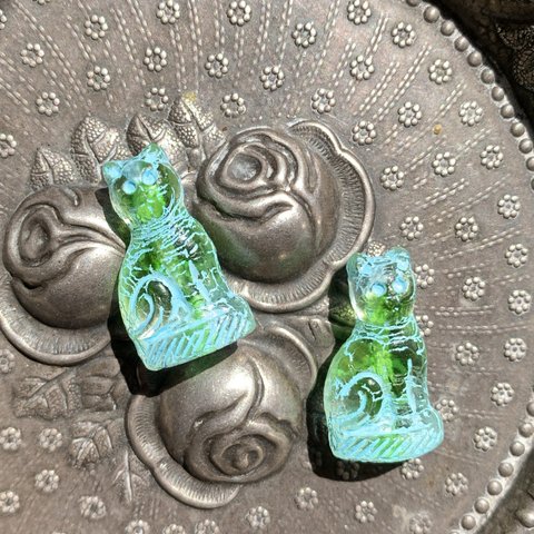 【1コずつ販売】JIRI＊IVANA#czech beads#チェコビーズ　egyptian cat24✖️14㍉ irregularmarble peridot green/ blue