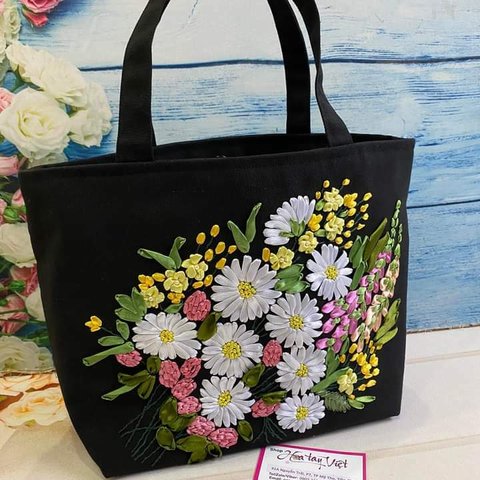 花柄刺繍バッグ / * 刺繍マスク - プレゼント* /　フラワーブーケ　キャンバスバッグ