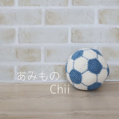 赤ちゃん　カラカラ　サッカーボール　遊び