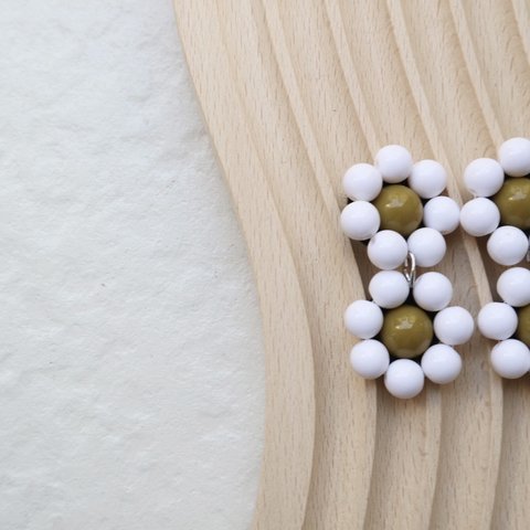 ハンドメイドピアス  beads flower 2連