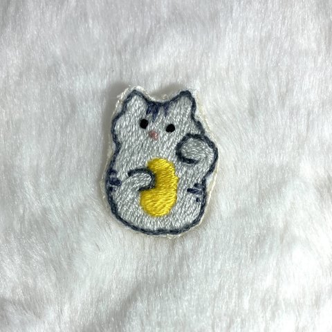 刺繍招き猫ブローチ No.12