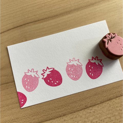 🍓コロコロかわいい🍓いちごの消しゴムはんこ　一体型