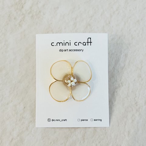 dip flower【brooch】*white*(受注製作)