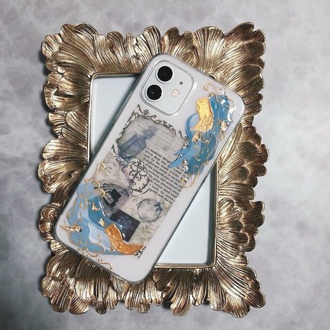 絵画の額縁のようなスマホケース　ニュアンス　くすみカラー　iPhoneカバー　スマホカバー