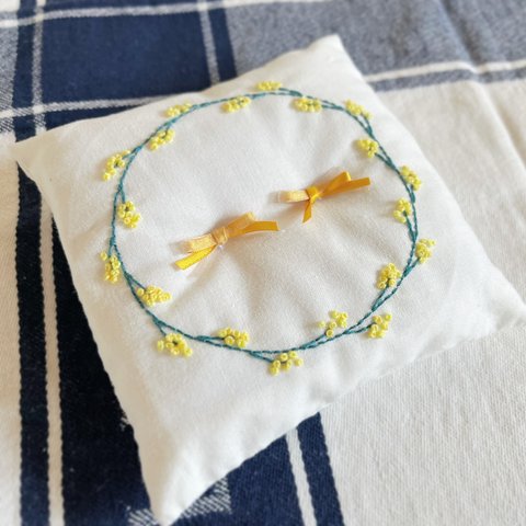 リース刺繍リングピロー