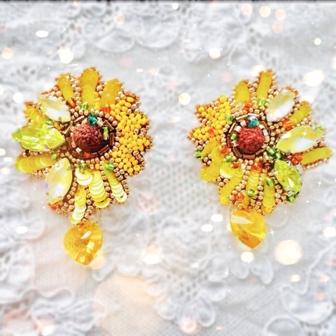 【両耳ピアス】花占いsoleil voyance fleur ビーズ刺繍ピアス サージカルステンレス金具