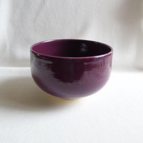 紫釉薬の抹茶茶碗