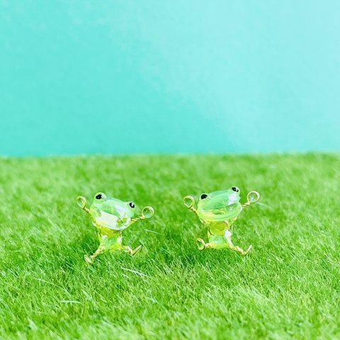 カエル ピアス　イヤリング　カエル　レジン　癒し　個性的