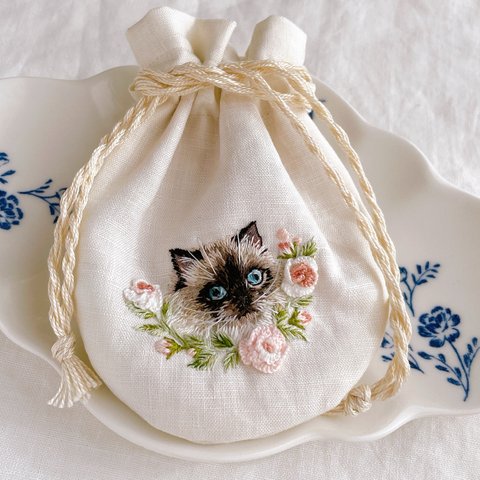 ヒマラヤンとお花の刺繍巾着ポーチ