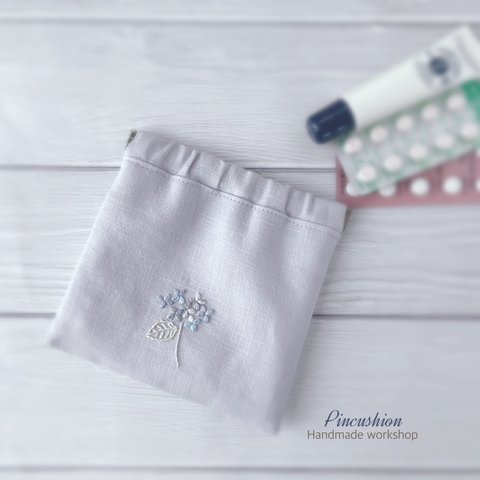 再販　リネン　バネ口ポーチ【ライトブルー・紫陽花】手刺繍