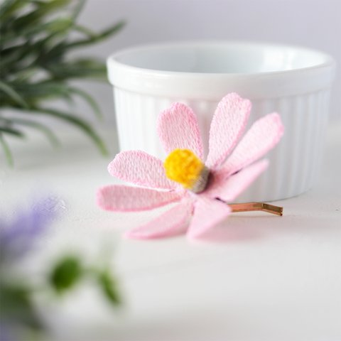 桜色の立体刺繍コスモスのポニーフック