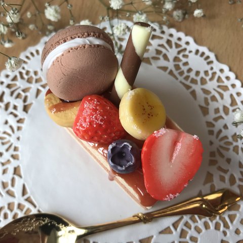 【苺の甘酸っぱケーキ】リアルサイズ　フェイクスイーツ