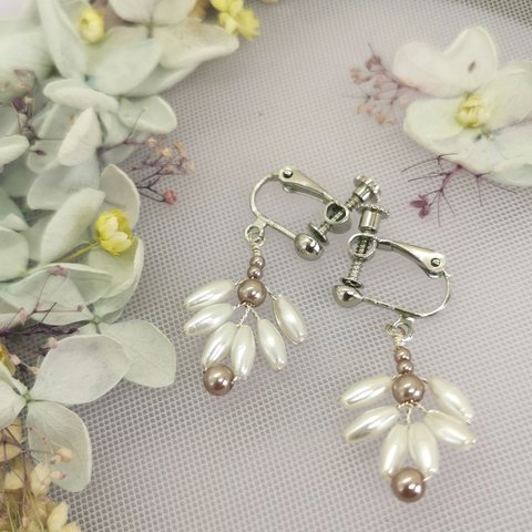 蕾　イヤリング　ピアス　アクセサリー