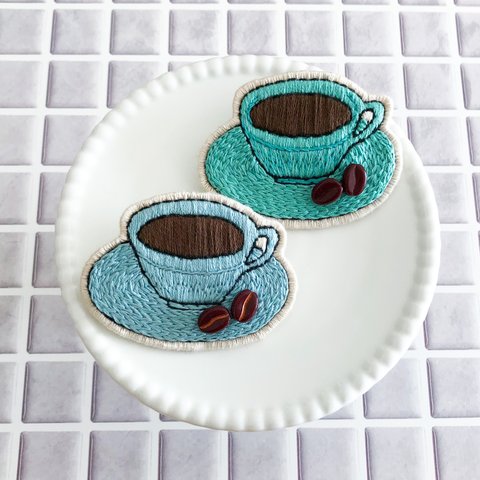 コーヒーカップ　刺繍ブローチ２種