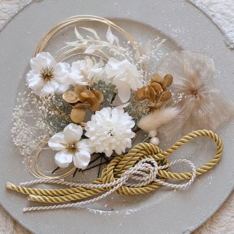 ♥White&gold❁上品で可愛い♡髪飾り 和装 洋装 成人式 袴 晴れ着 結婚式 色打掛 ドレス 卒業式