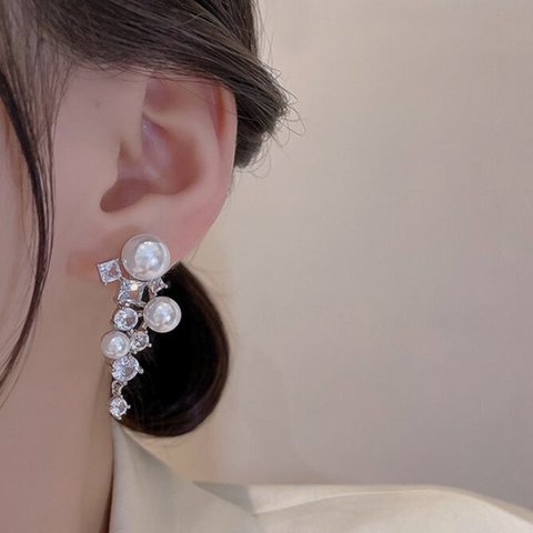 再販です✩silver925芯　パールとビジューのピアス　シルバー