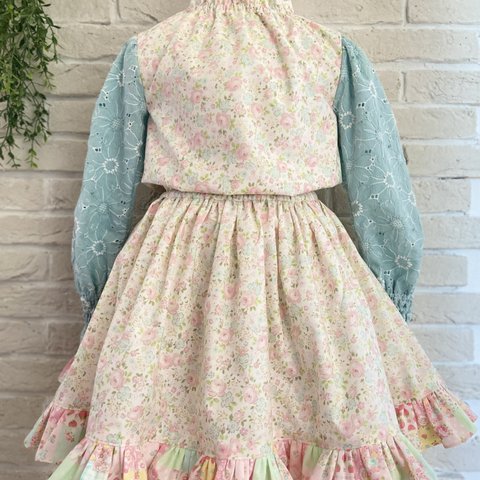 子供服　パステルカラーの花柄🌸たっぷりフリル　ギャザーワンピースドレス　女の子　100サイズ　