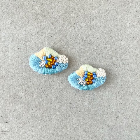 light blue×pastel刺繍ピアス