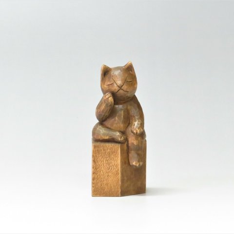 木彫り 弥勒猫　蜜蝋仕上げ　猫仏1705