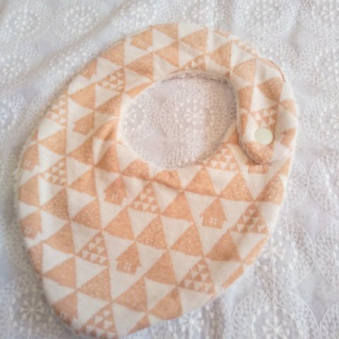 ふわふわモコモコBabybib （さんかく模様）