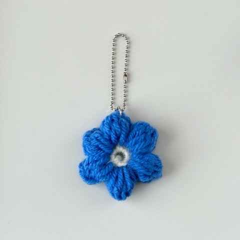 crochet flower keychain Blue / かぎ針編み フラワー キーホルダー ブルー