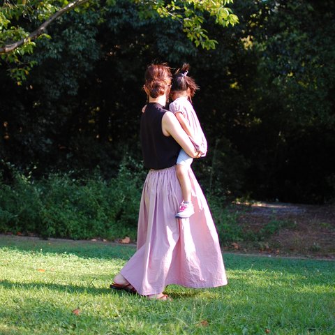 【別サイトにて500枚突破】♡くすみアースカラー♡タイプライタークロスを使ったスモーキーピンクのギャザーたっぷりロングスカート