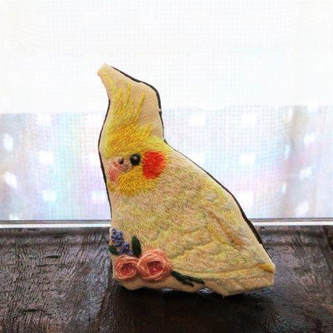 オカメインコの刺繍ブローチ（ルチノー）