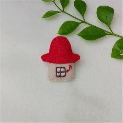 ジョニーの家🏠　フェルト刺繍ブローチ