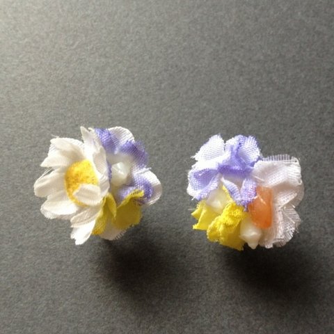 volume.flower-earring