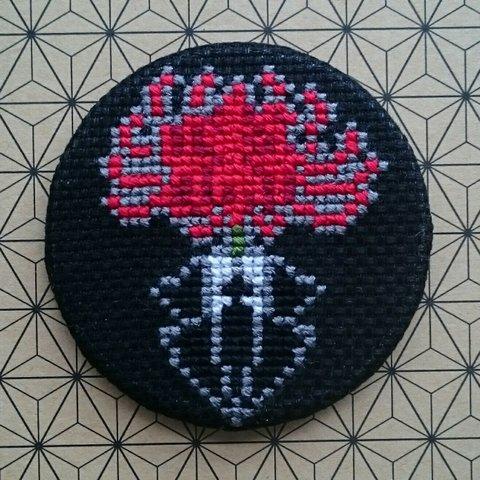 刺繍缶バッジ 彼岸花