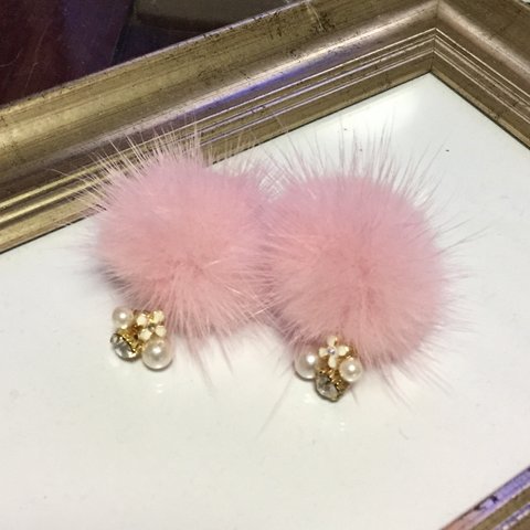 ミンクファーのビジューピアス(ピンク)