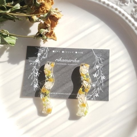 うねうねスティック♡yellow&white♡ピアス/イヤリング