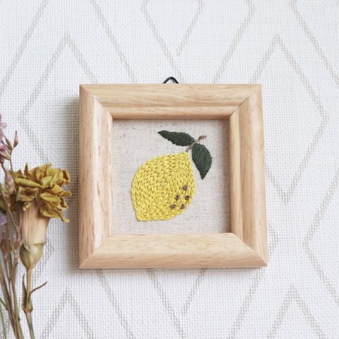 《特集掲載》人気No.1☆刺繍ミニフレーム＊レモン🍋