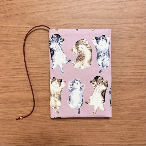  【 文庫本 】ブックカバー   ハンドメイド おひるね 猫 ピンク