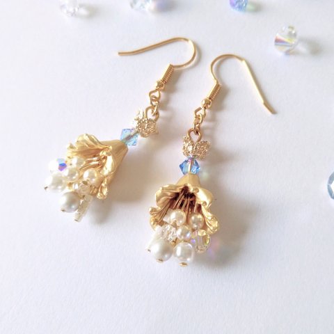 揺れる花束ピアス/イヤリング　六月の花嫁