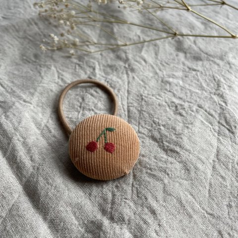 さくらんぼ🍒　刺繍ヘアゴム