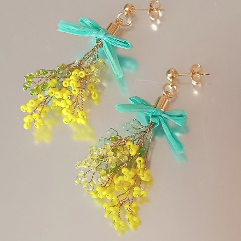 ミモザの小さな花束💐🌿✧*。ピアス/イヤリング